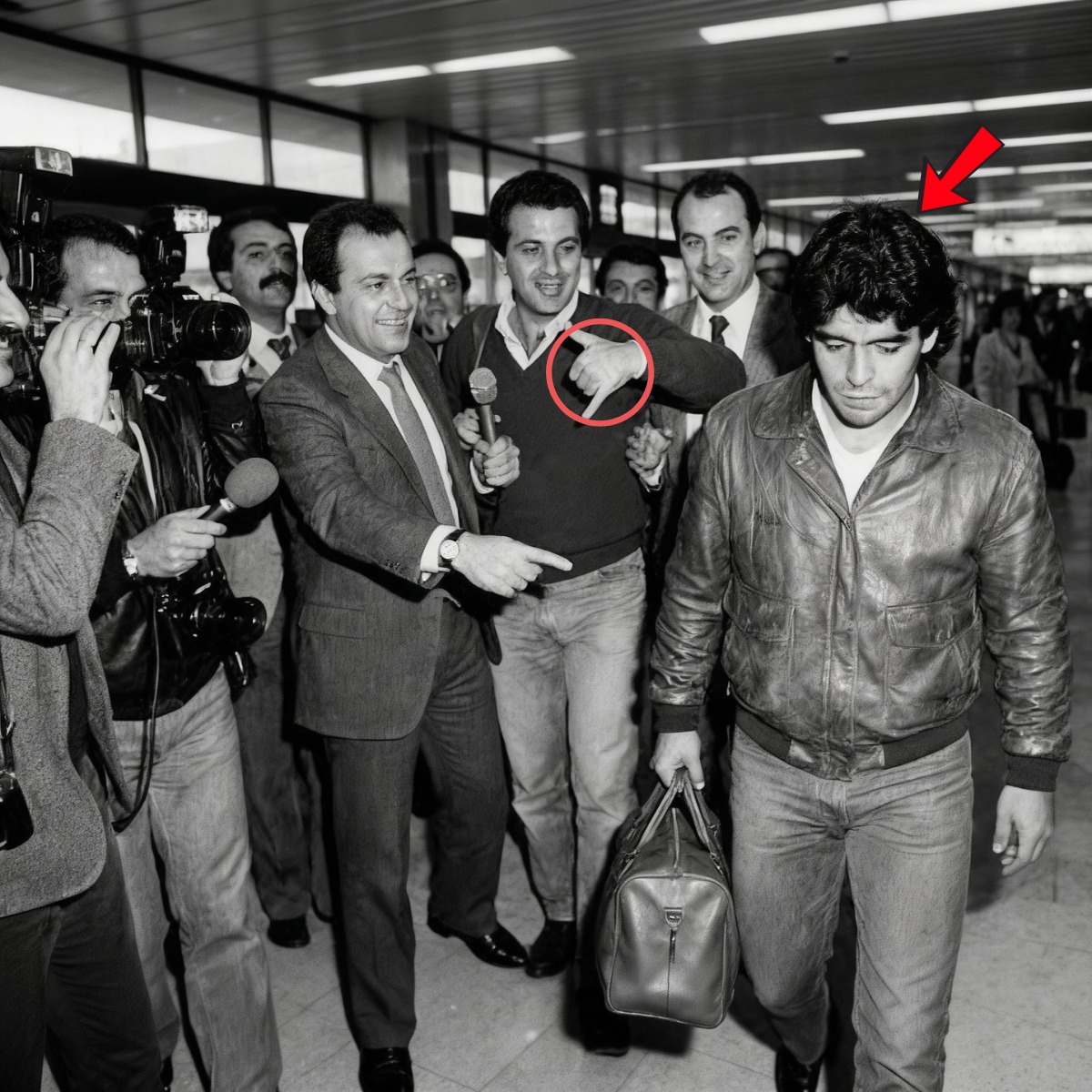 “Too short, too fat”: The day 75,000 people went to receive a miracle in Naples