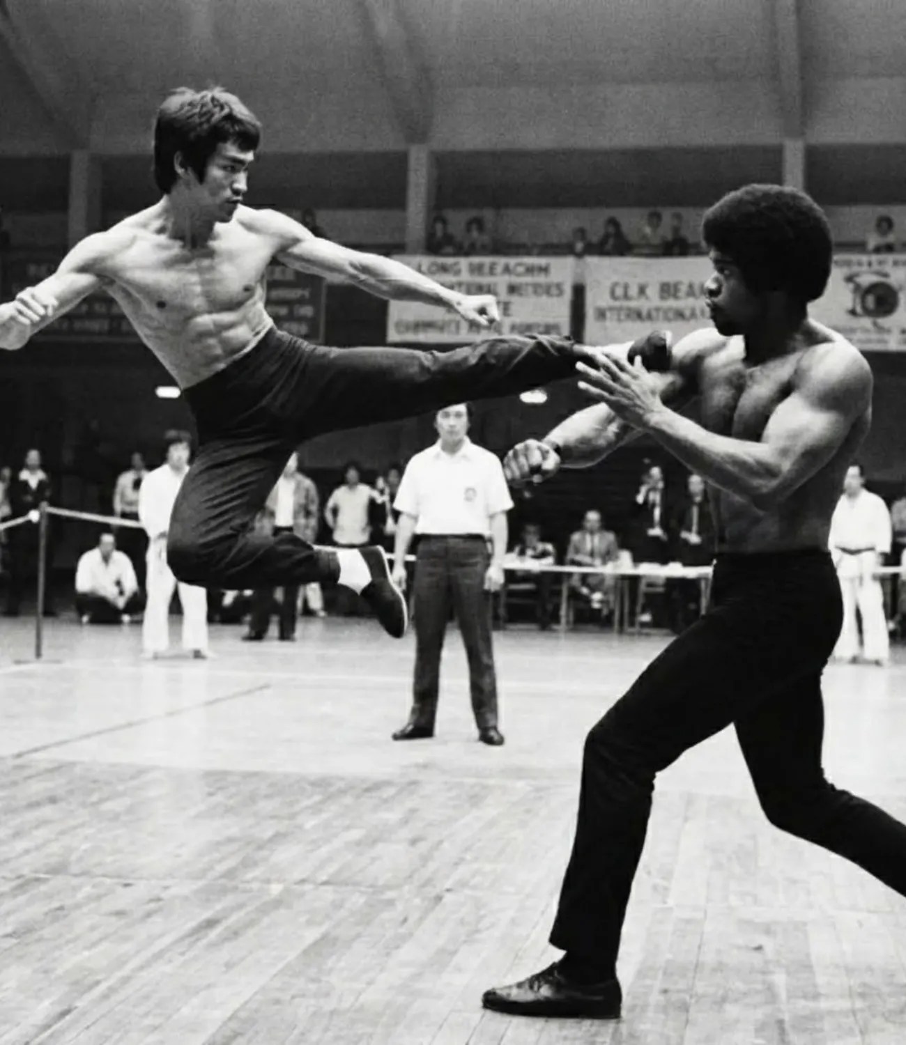 Bruce Lee at a tournament when Jim Kelly said: “I’m faster than you” — 17 seconds later.